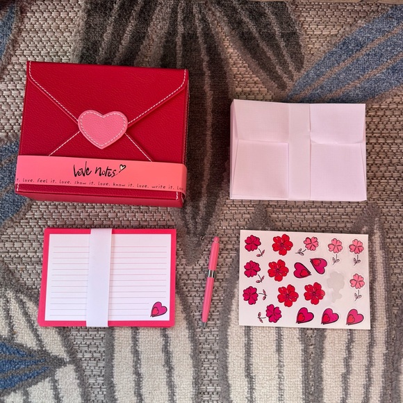 Bath & Body Works Other - Bath & Body Works Love Notes‎ Valentine Stationary Gift Set Pen/Notes/Envelope